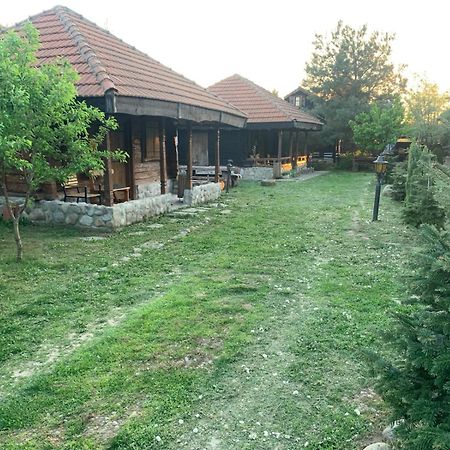 Satul Traditional Runcu  Bagian luar foto