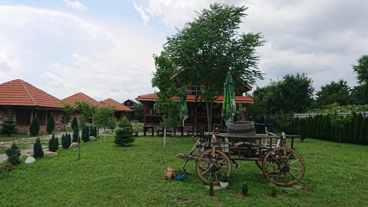 Satul Traditional Runcu  Bagian luar foto